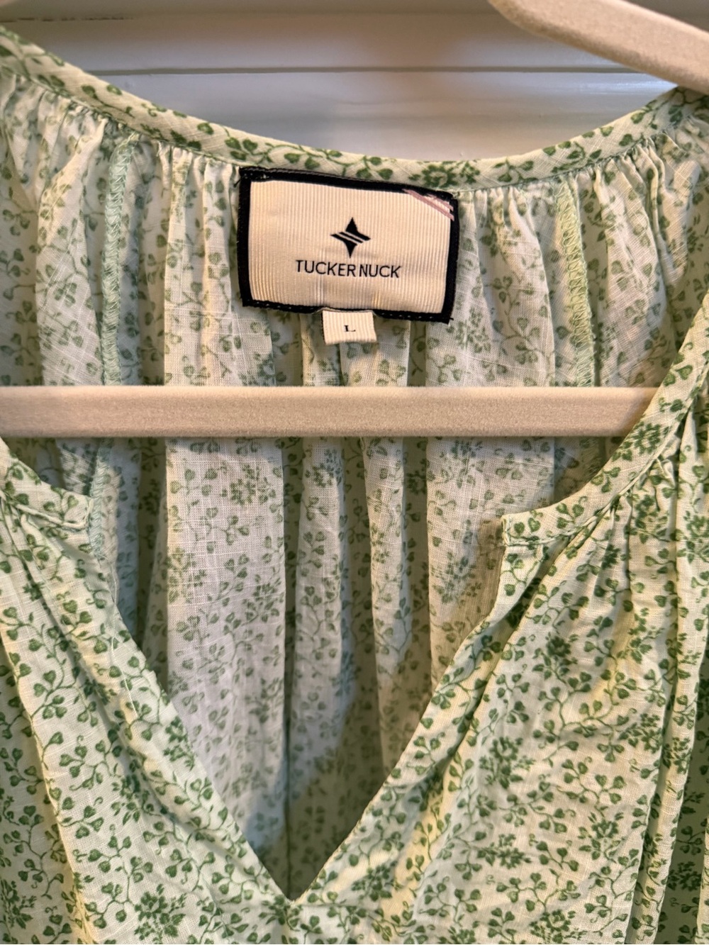 Tuckernuck Green Floral V-Neck Peasant Top - Picture 2 of 6